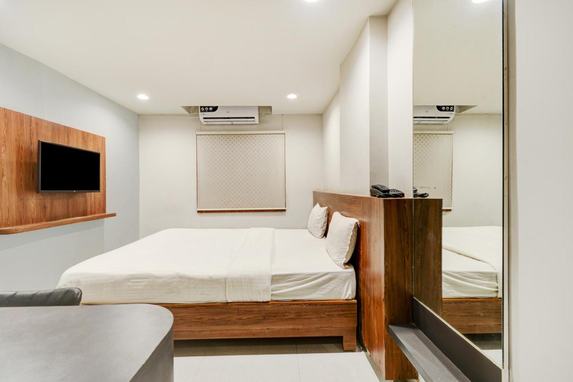 Hotel Desert Inn Tharad 外观 照片