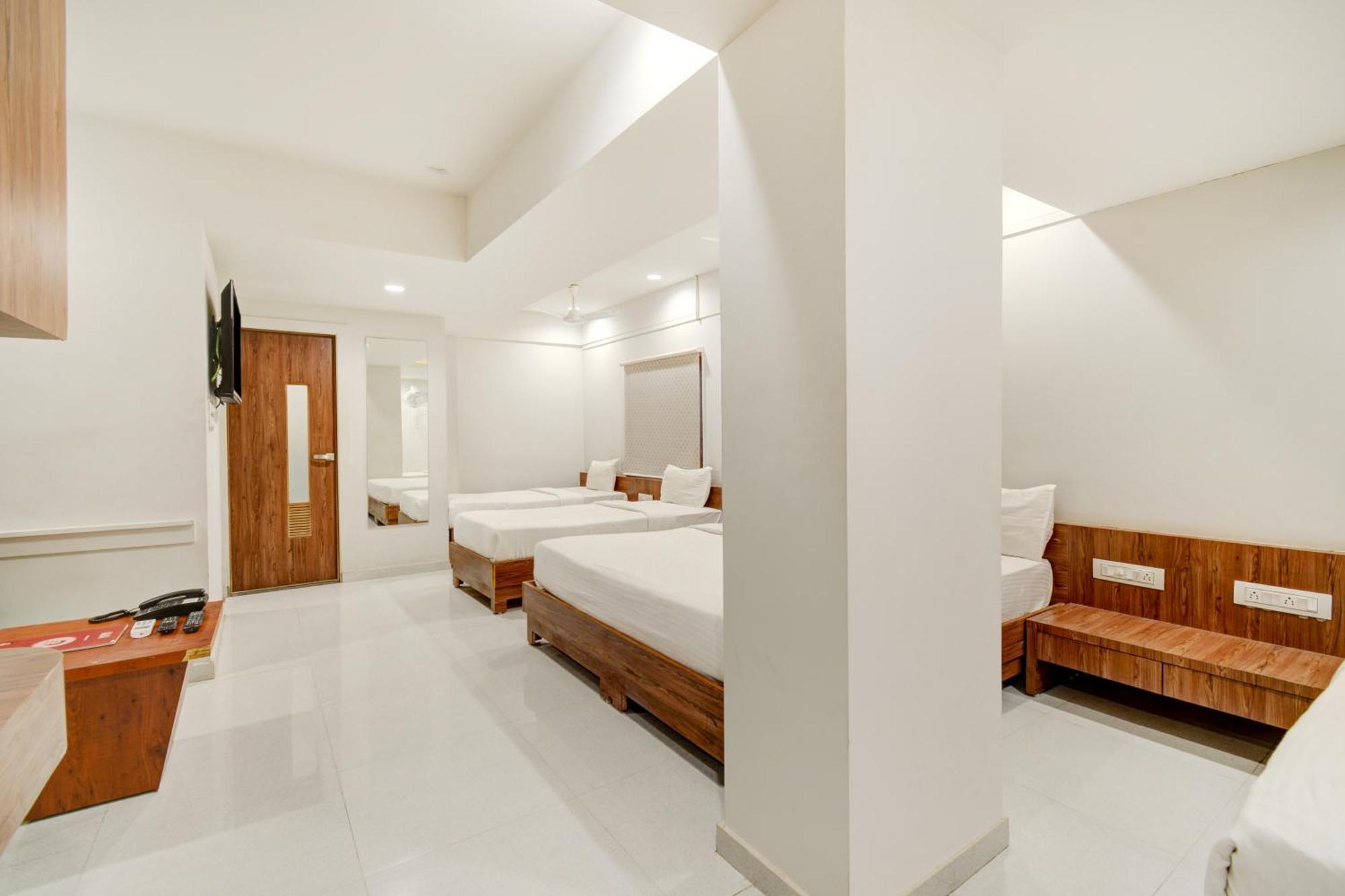 Hotel Desert Inn Tharad 外观 照片