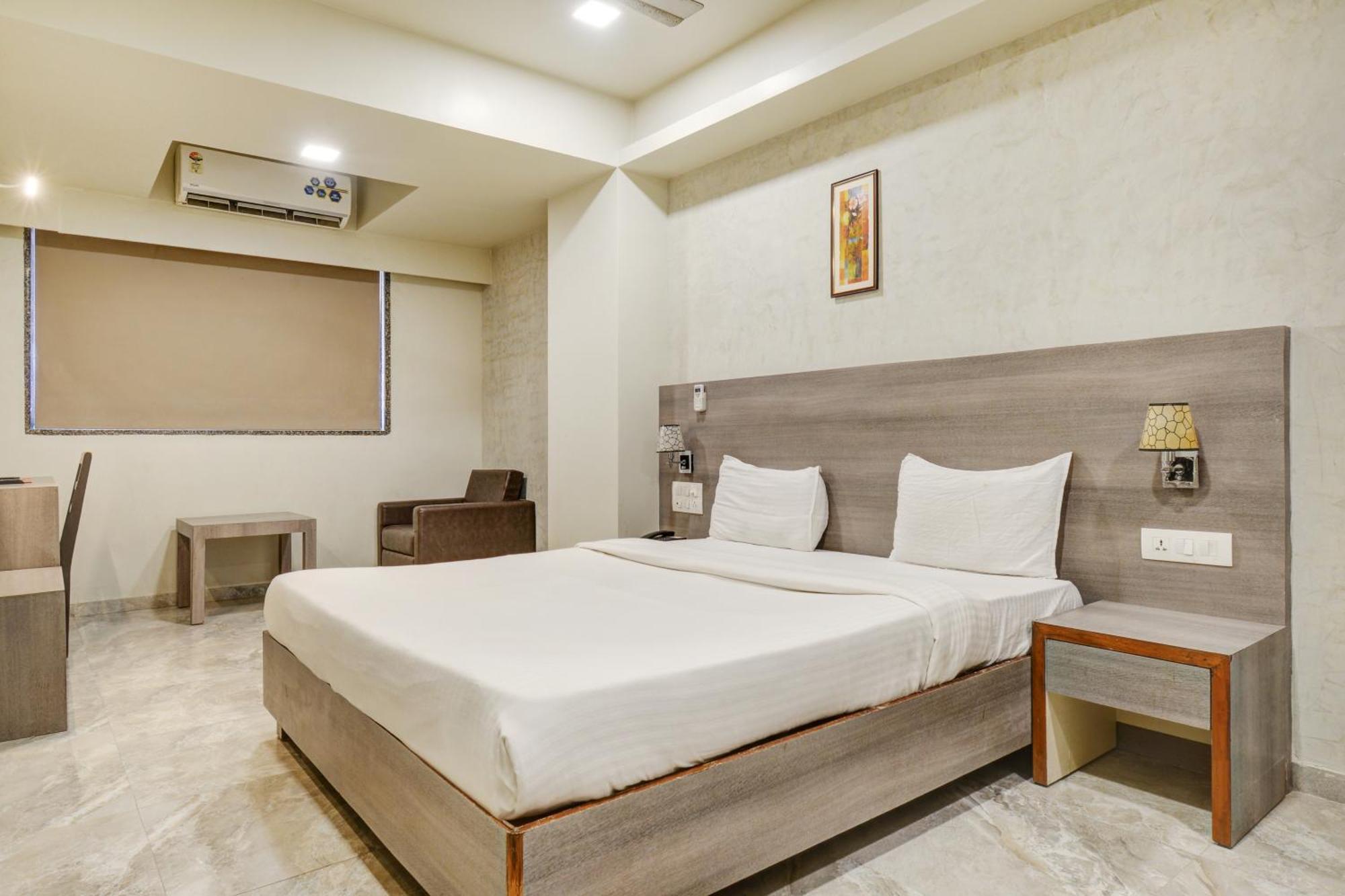 Hotel Desert Inn Tharad 外观 照片
