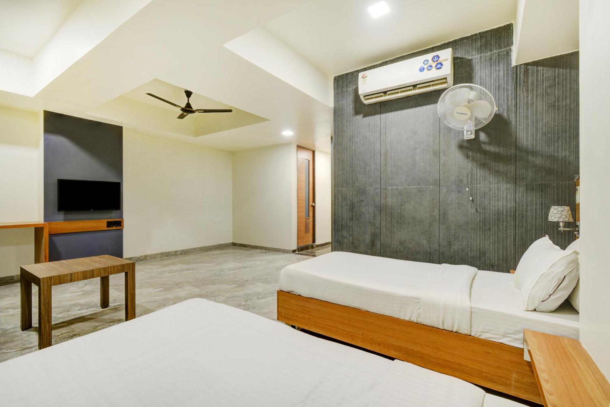 Hotel Desert Inn Tharad 外观 照片