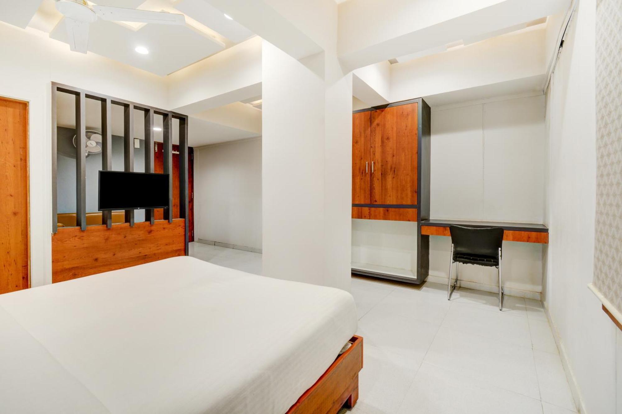 Hotel Desert Inn Tharad 外观 照片