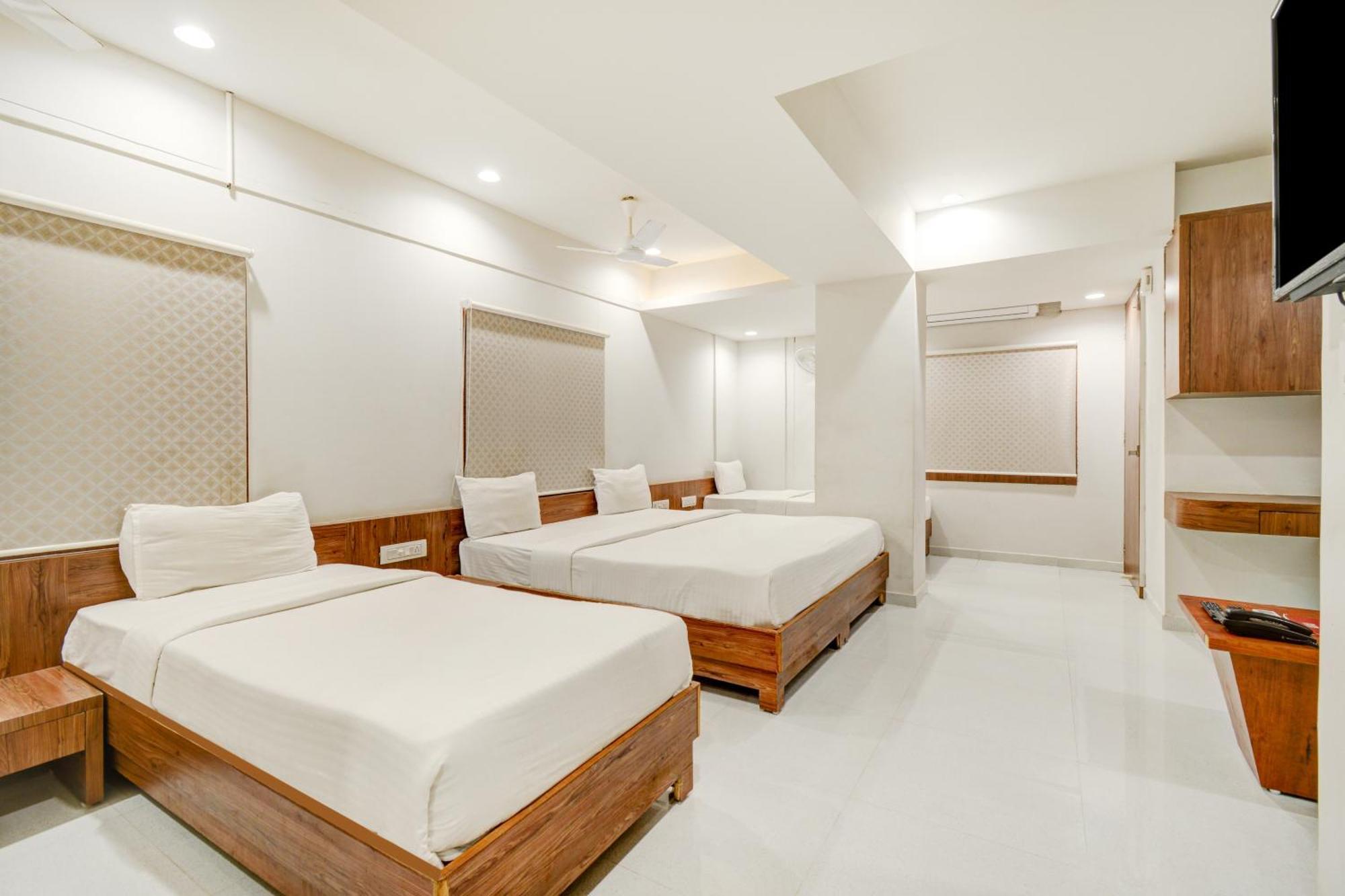 Hotel Desert Inn Tharad 外观 照片