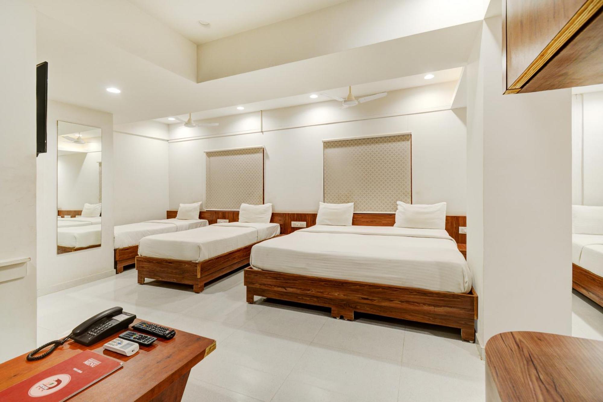 Hotel Desert Inn Tharad 外观 照片