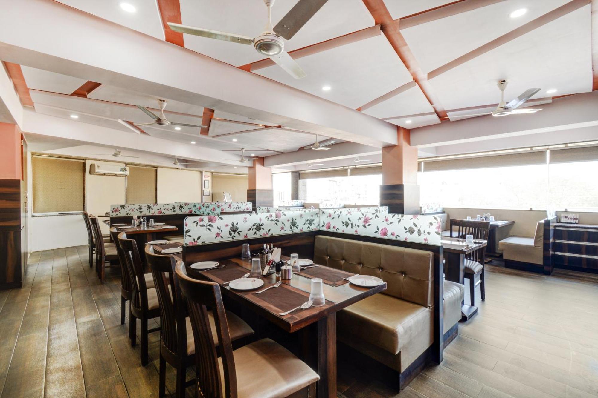 Hotel Desert Inn Tharad 外观 照片