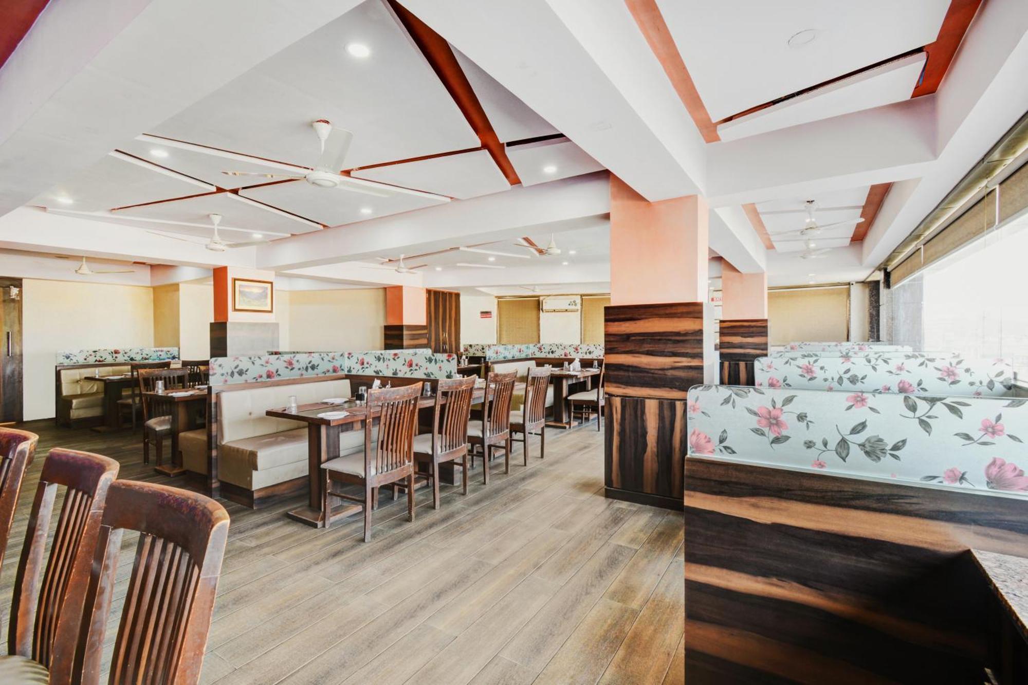 Hotel Desert Inn Tharad 外观 照片