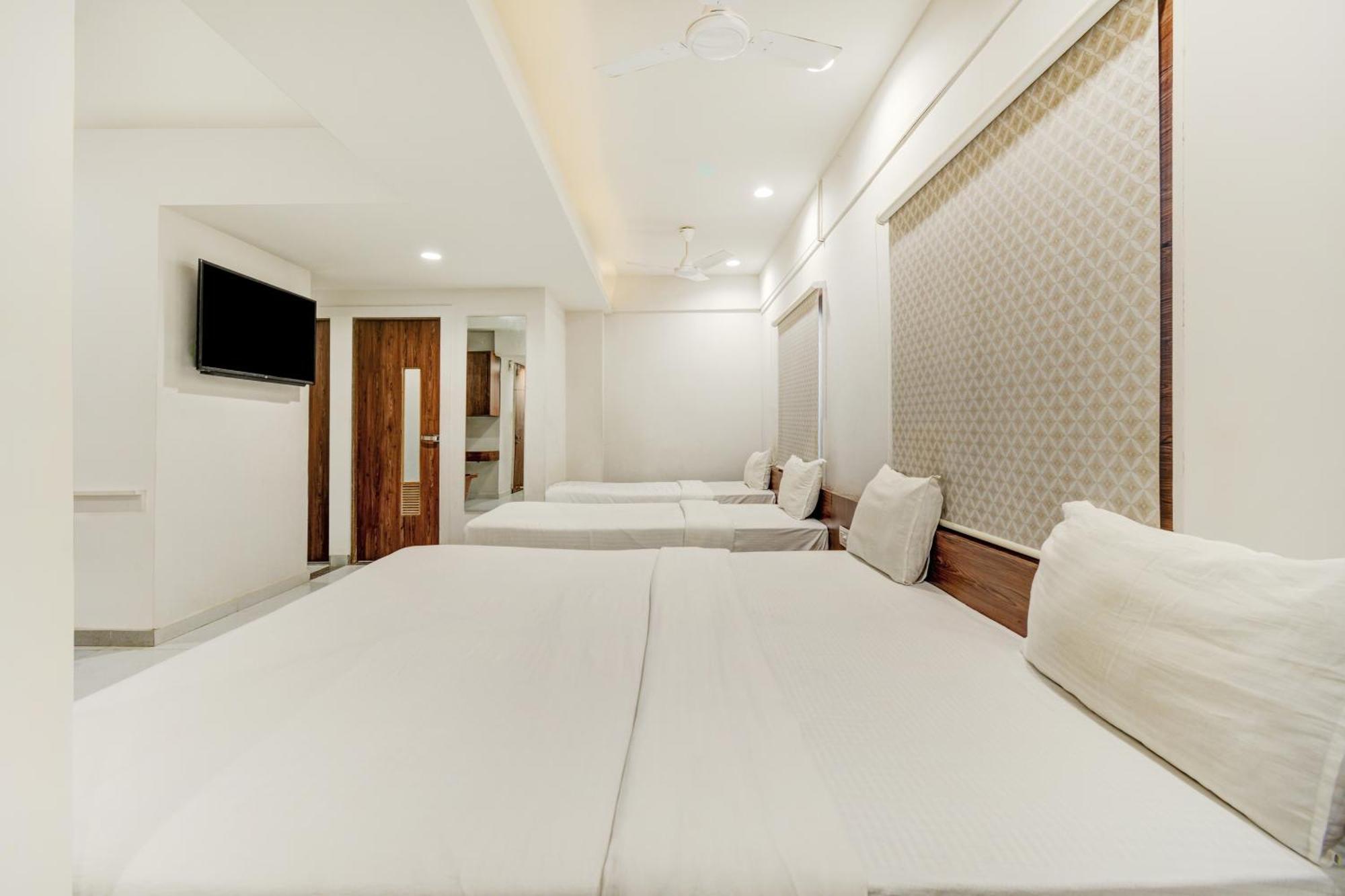 Hotel Desert Inn Tharad 外观 照片