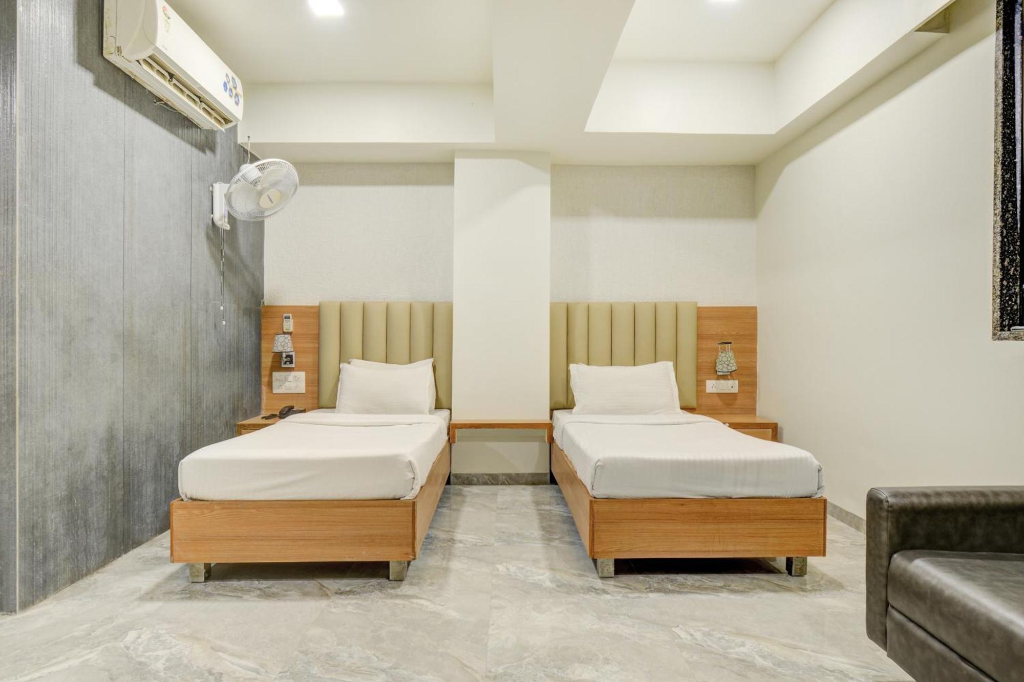 Hotel Desert Inn Tharad 外观 照片