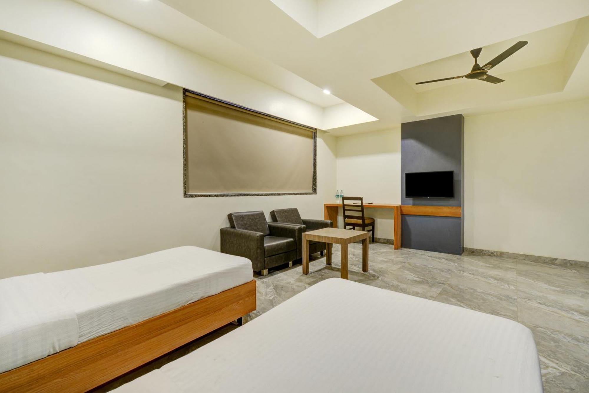 Hotel Desert Inn Tharad 外观 照片