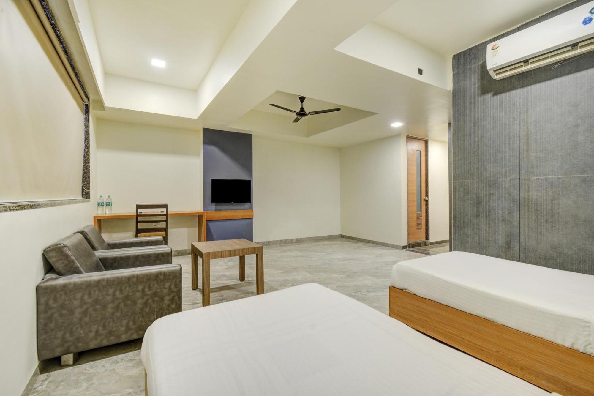 Hotel Desert Inn Tharad 外观 照片