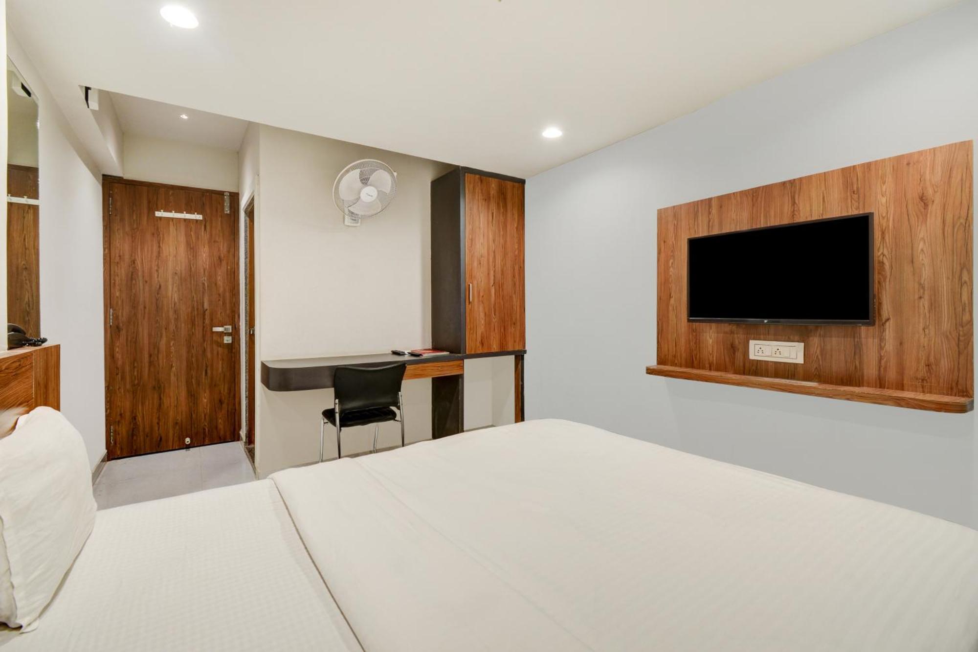 Hotel Desert Inn Tharad 外观 照片