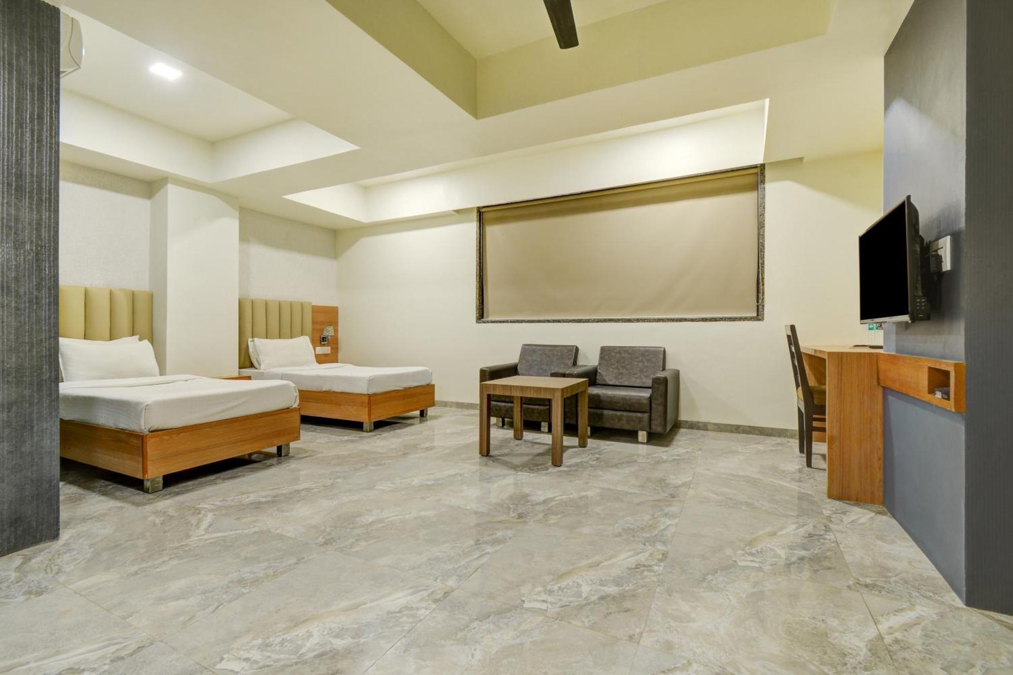 Hotel Desert Inn Tharad 外观 照片